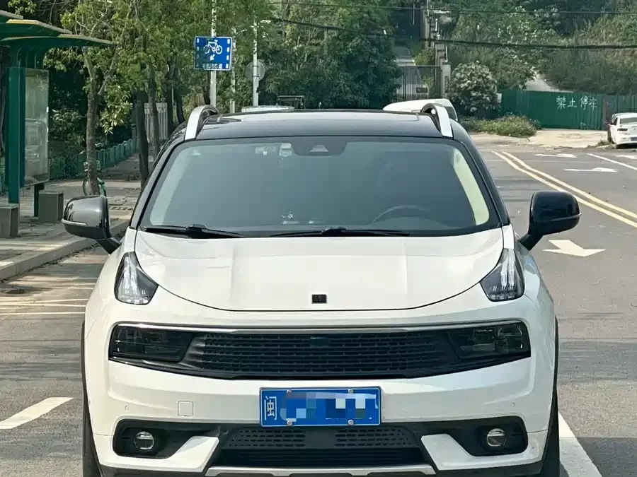 Lynk & Co 01