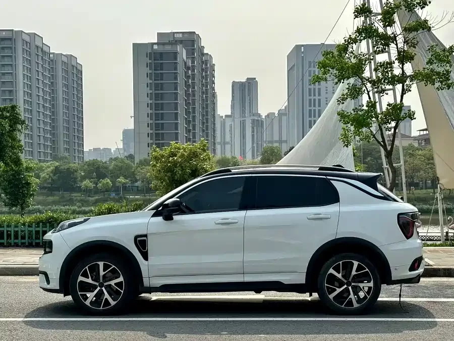 Lynk & Co 01