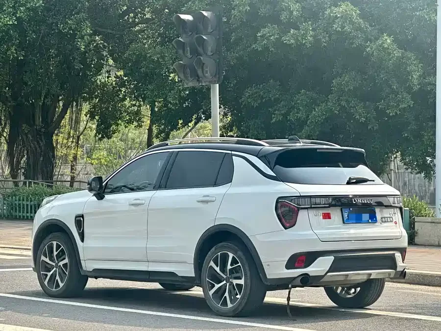 Lynk & Co 01