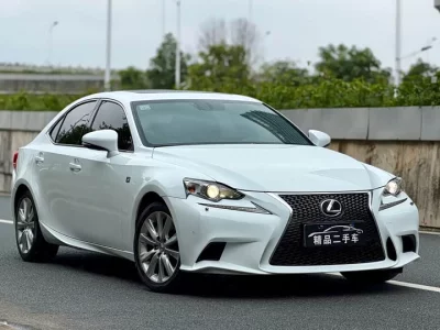 Lexus IS