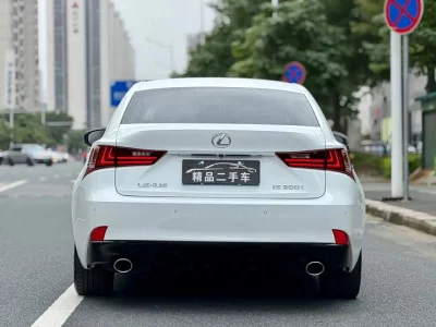 Lexus IS