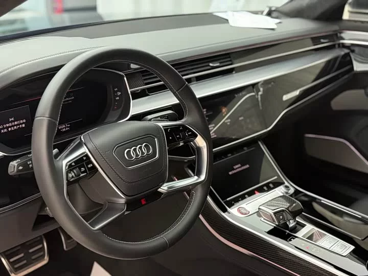 Audi S8