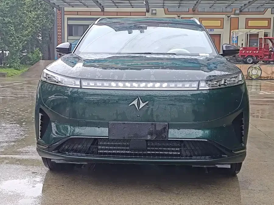 Dongfeng eπ008