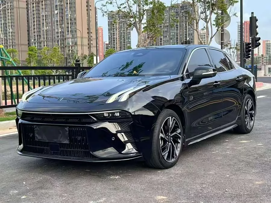 Lynk & Co 03