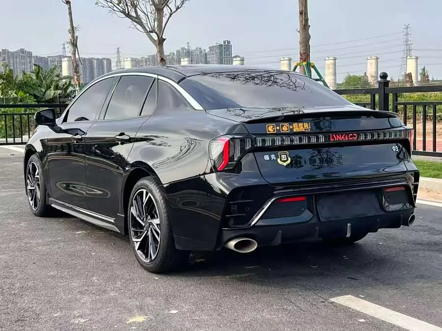Lynk & Co 03