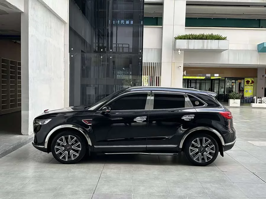 Hongqi HS5