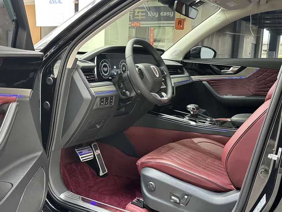 Hongqi HS5