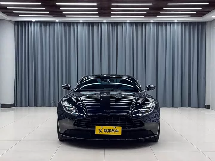 Aston Martin DB11