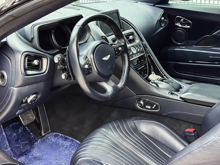 Aston Martin DB11