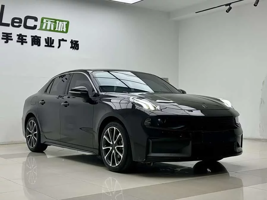 Lynk & Co 03