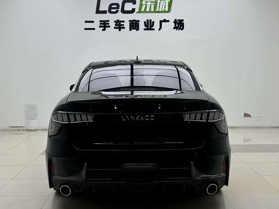 Lynk & Co 03