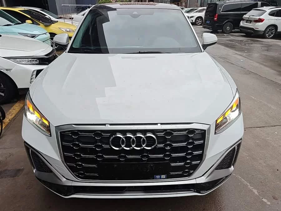 Audi Q2L