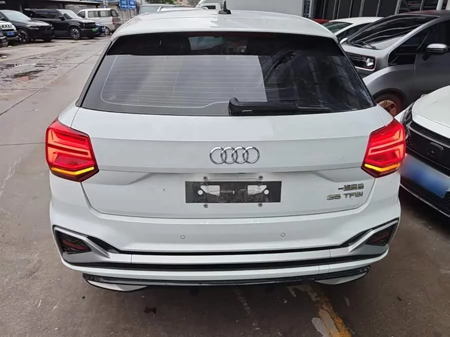 Audi Q2L
