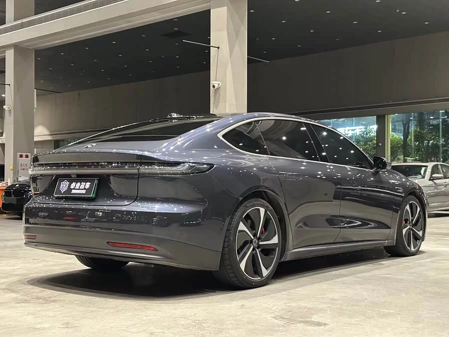 NIO ET7