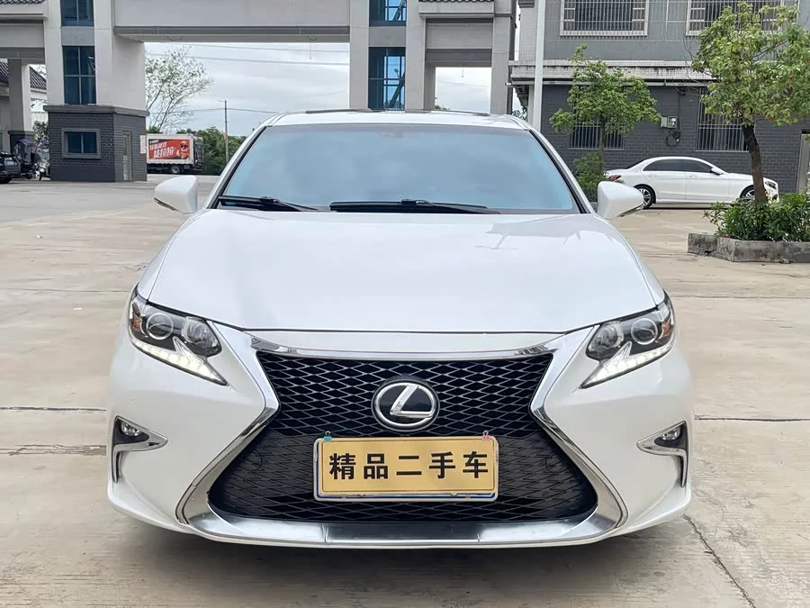 Lexus ES