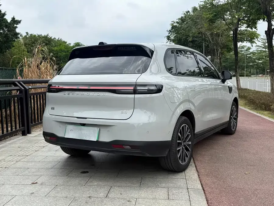 Leapmotor B10