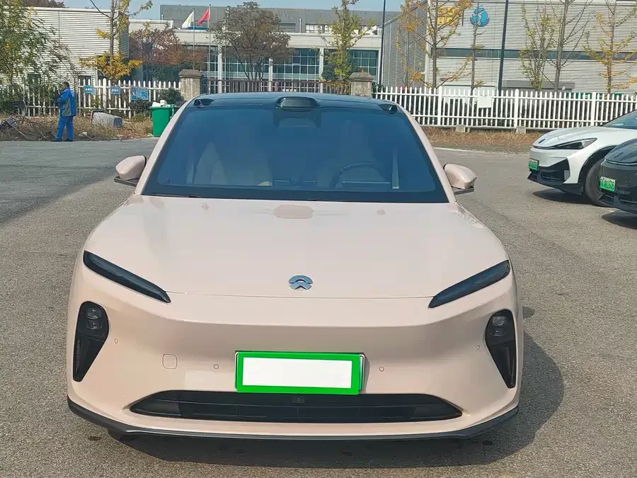 NIO ET5