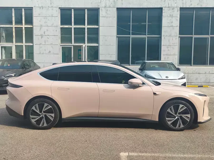 NIO ET5