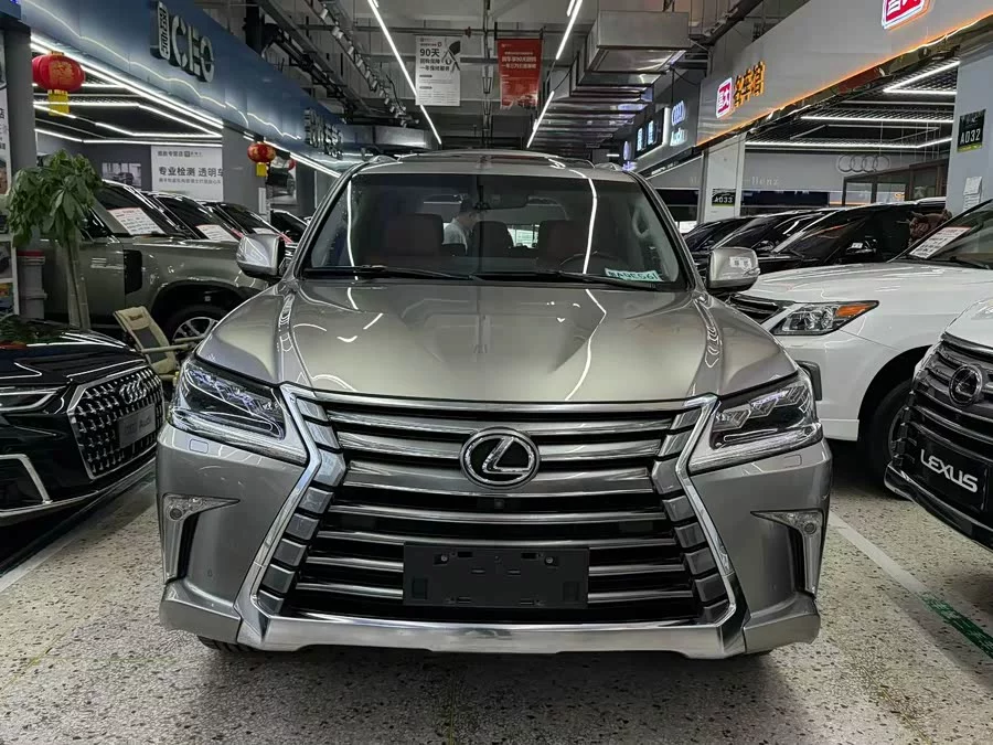 Lexus LX