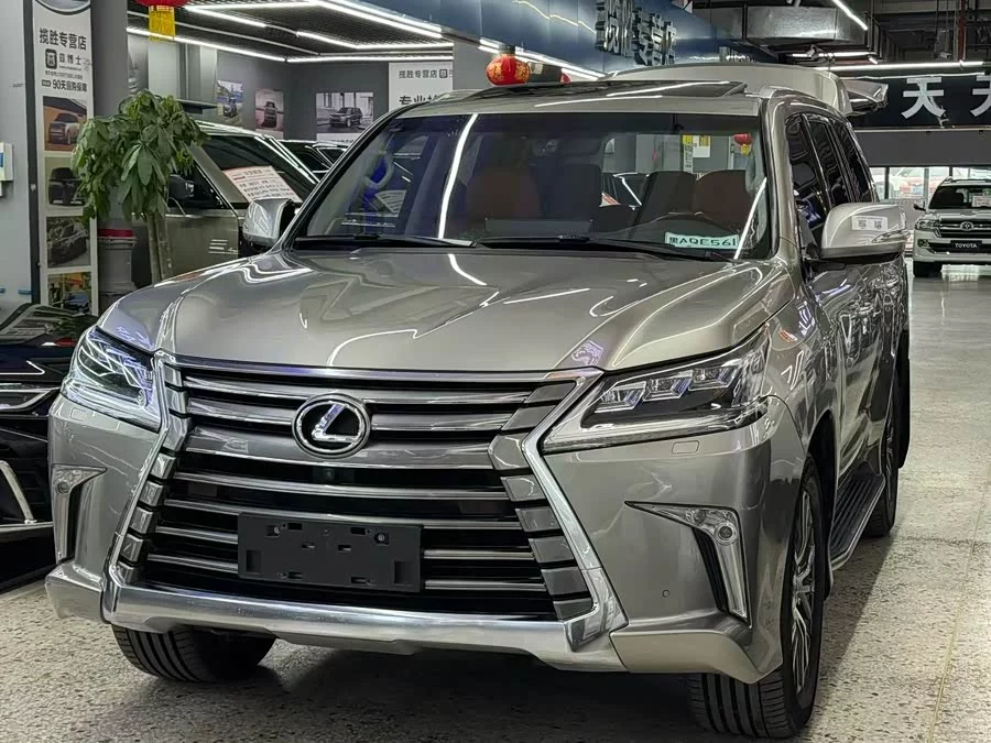 Lexus LX