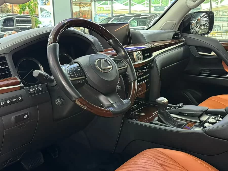 Lexus LX