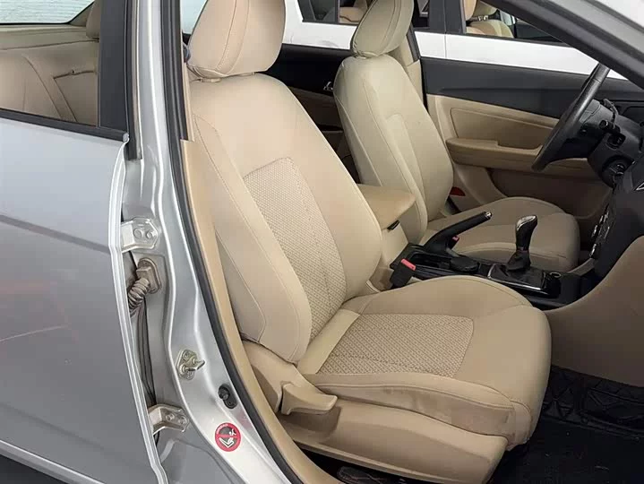 FAW Besturn B50