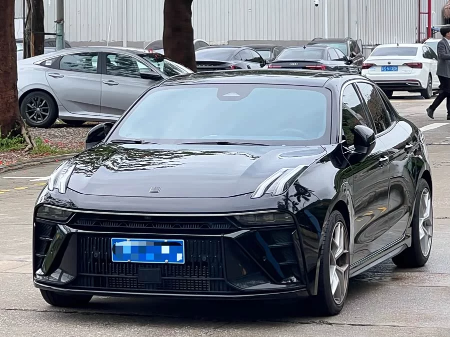 Lynk & Co 03