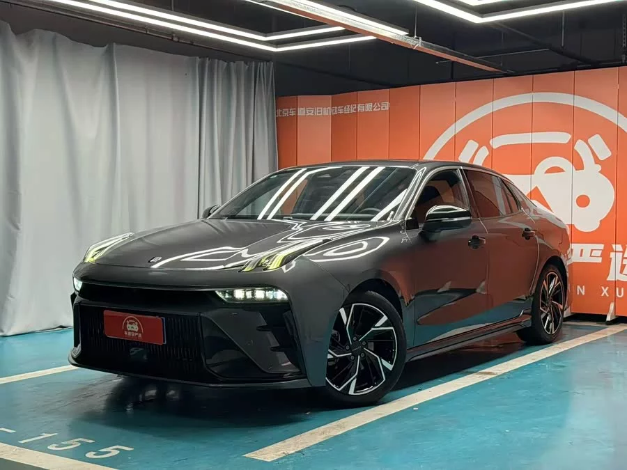 Lynk & Co 03
