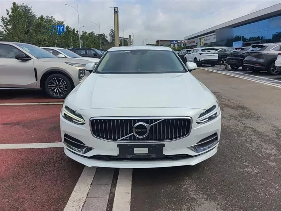 Volvo S90