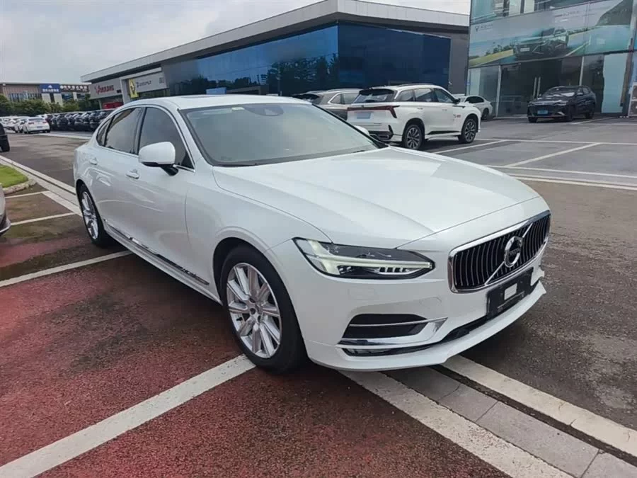 Volvo S90