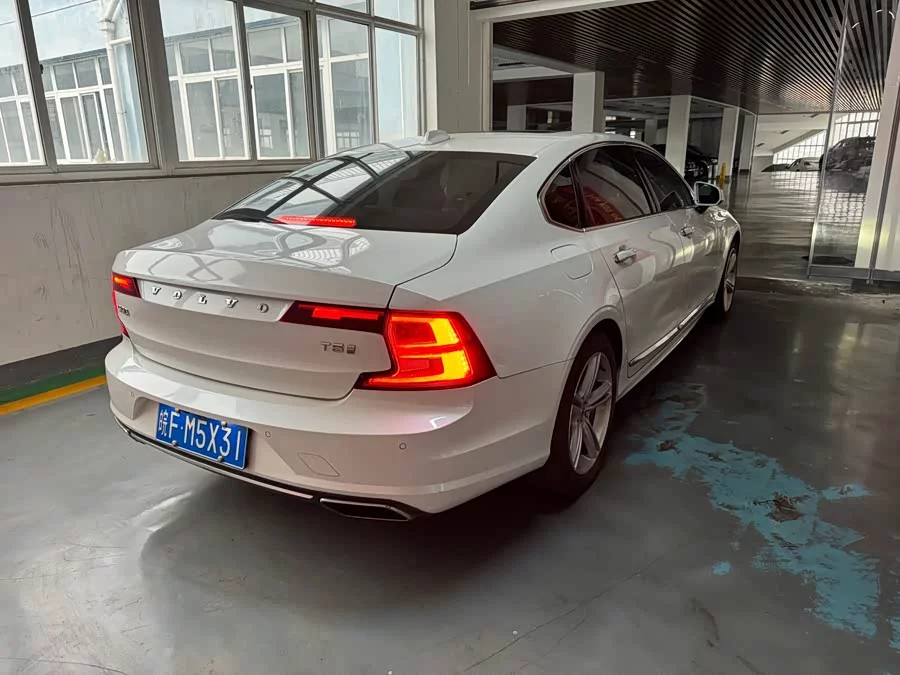 Volvo S90
