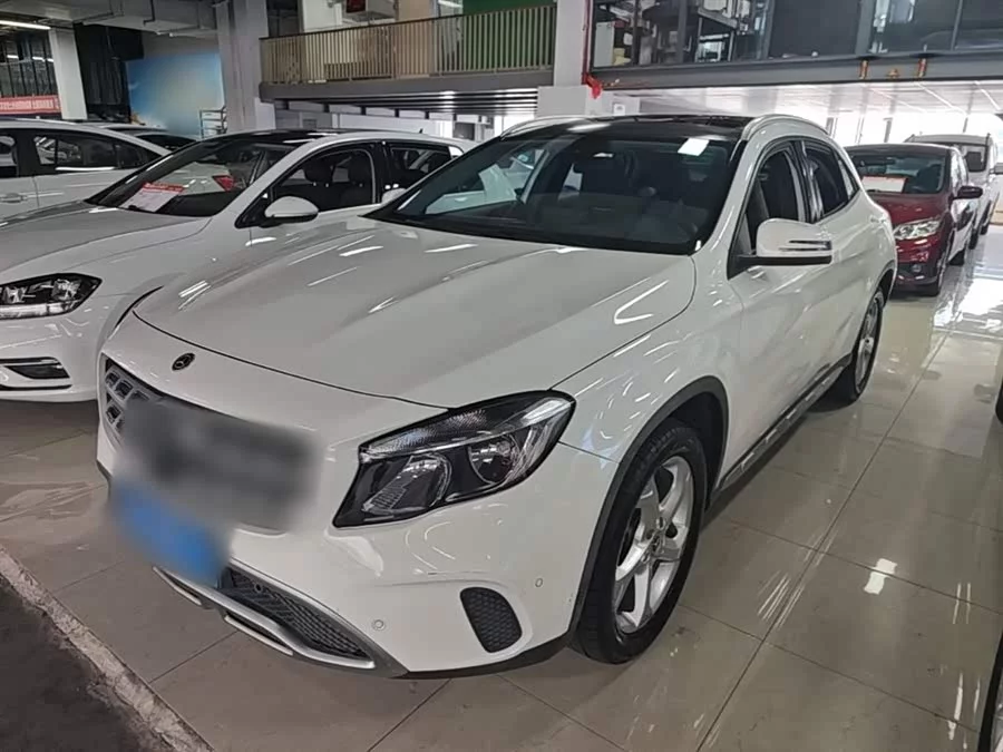 Mercedes Benz GLA