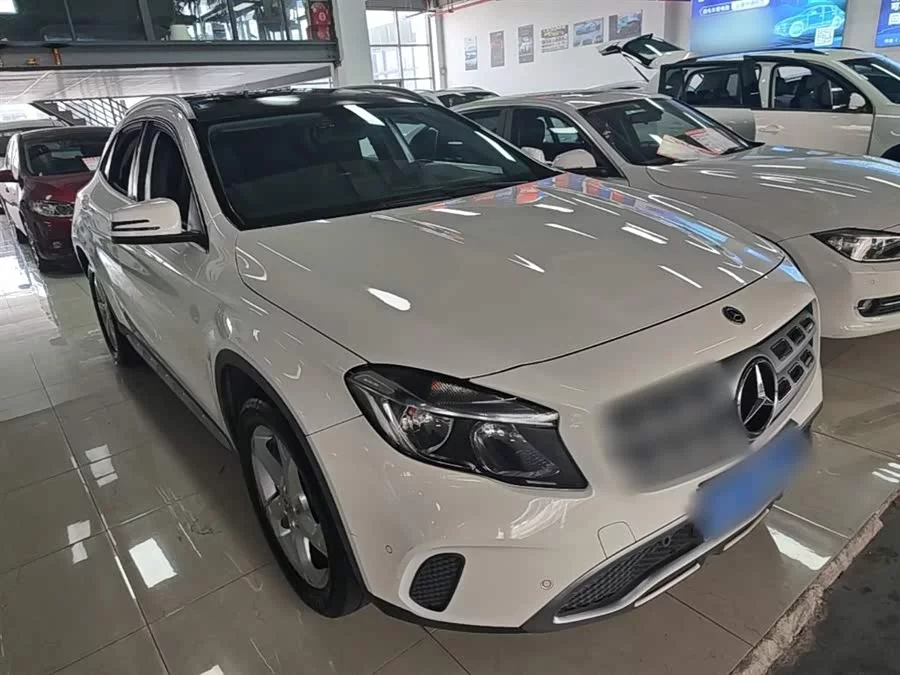 Mercedes Benz GLA