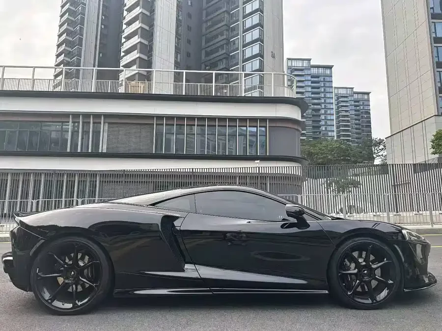 McLaren GT