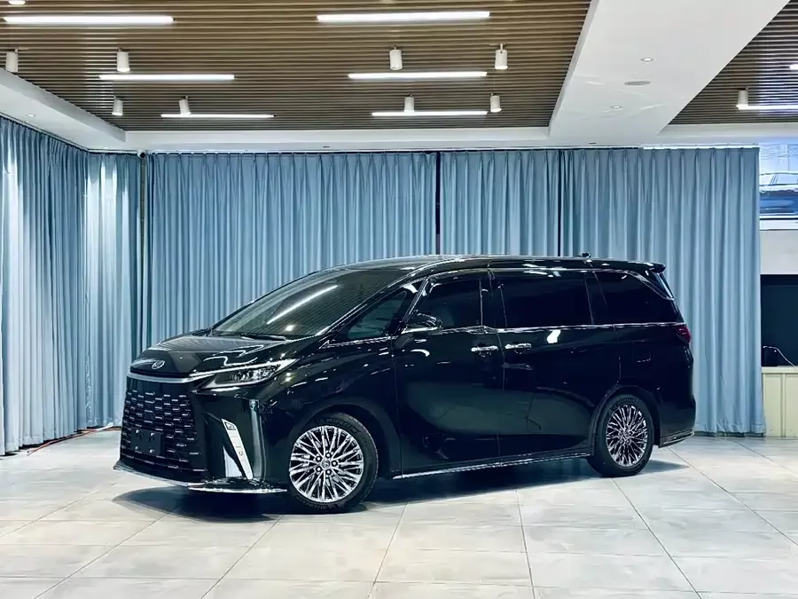 Lexus LM
