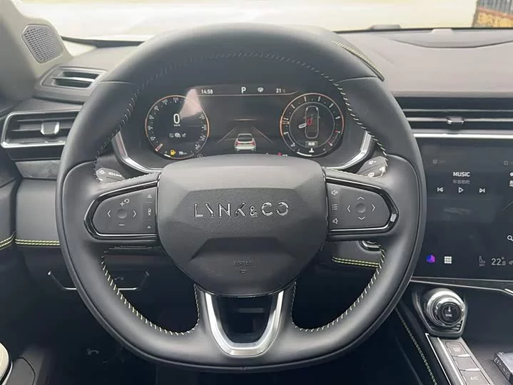Lynk & Co 05