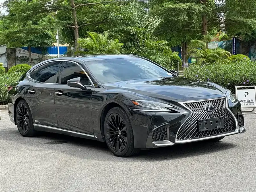 Lexus LS