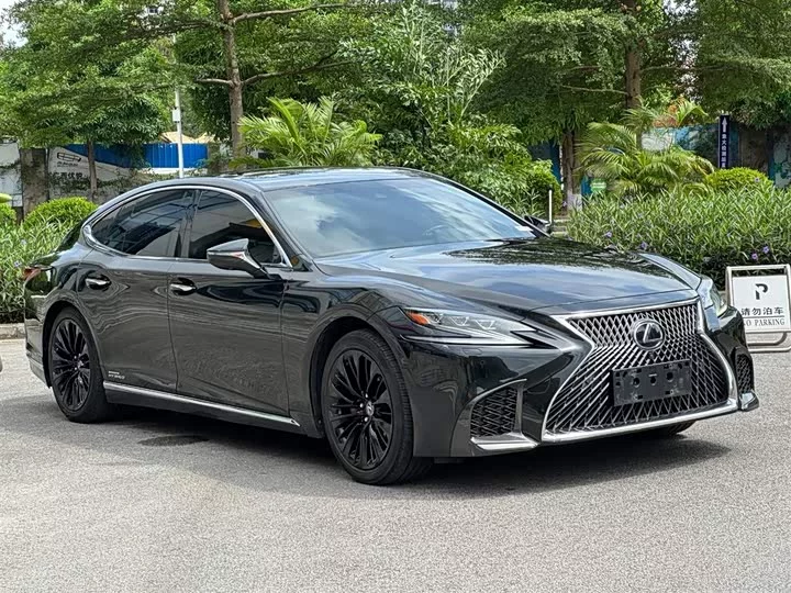 Lexus LS