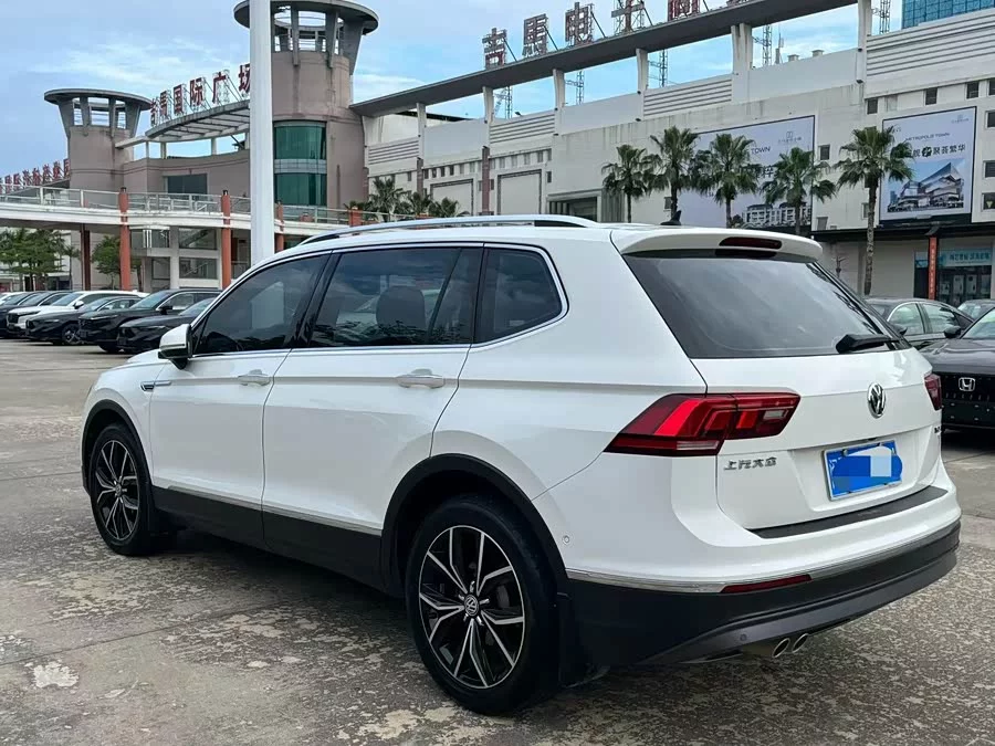Volkswagen Tiguan L