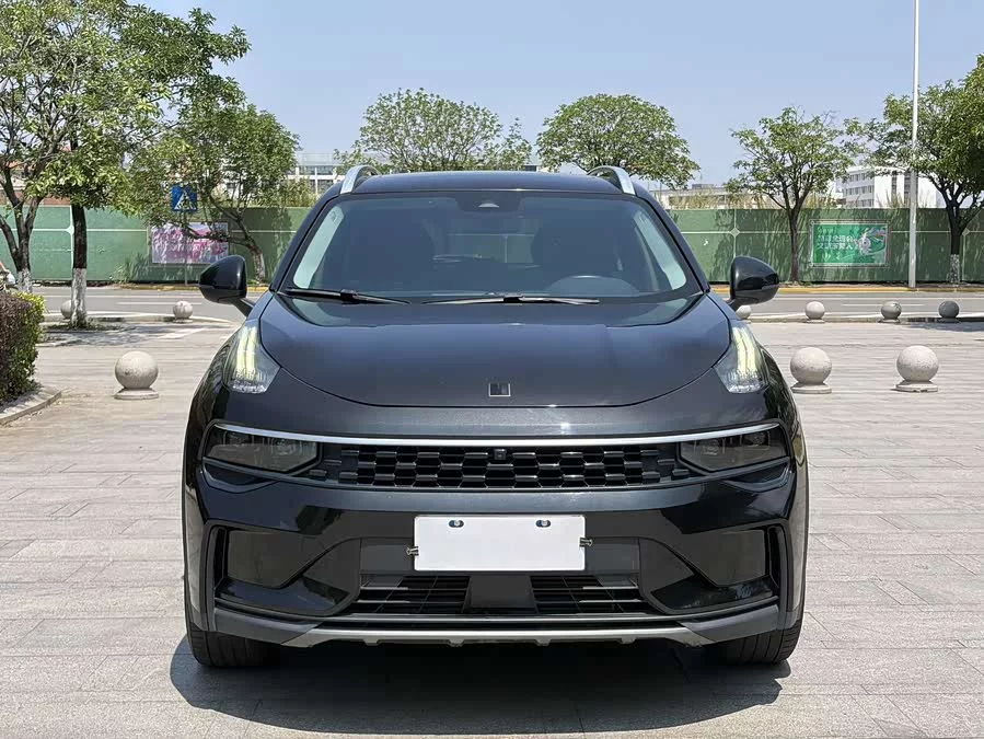 Lynk & Co 01