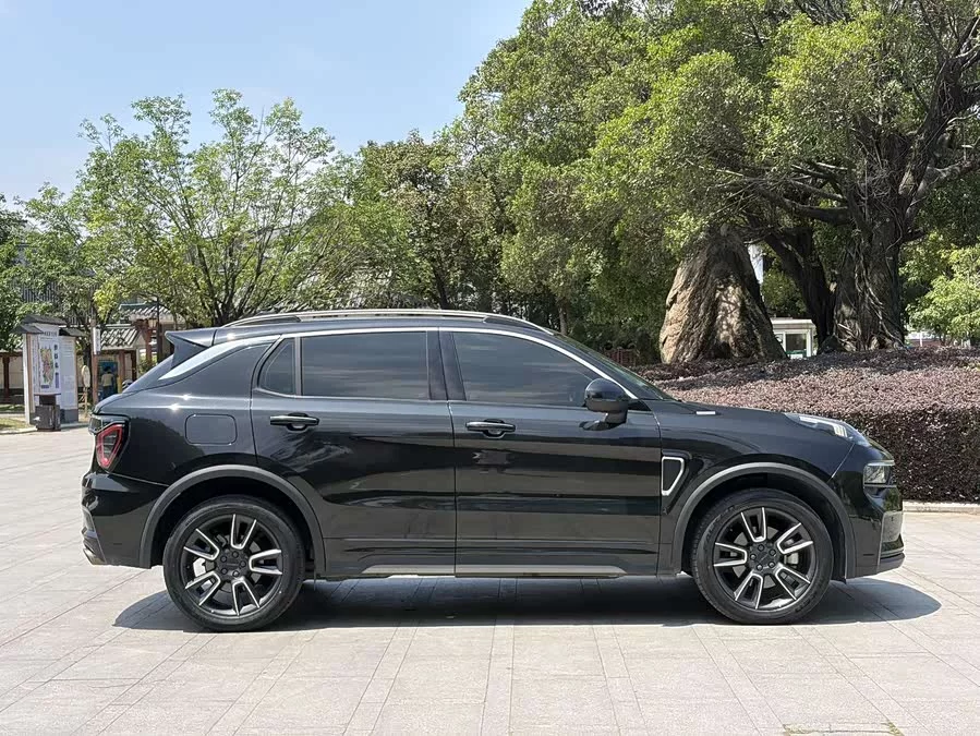Lynk & Co 01