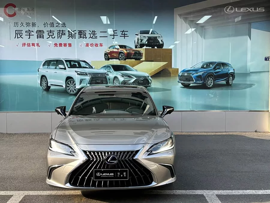 Lexus ES