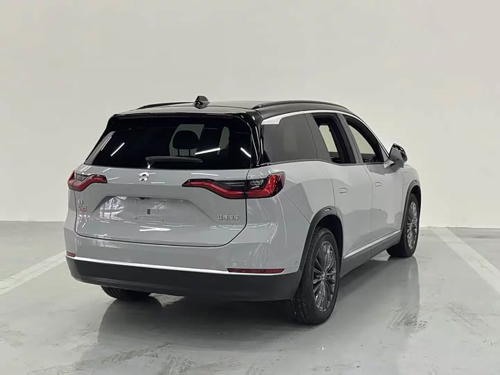 NIO ES8