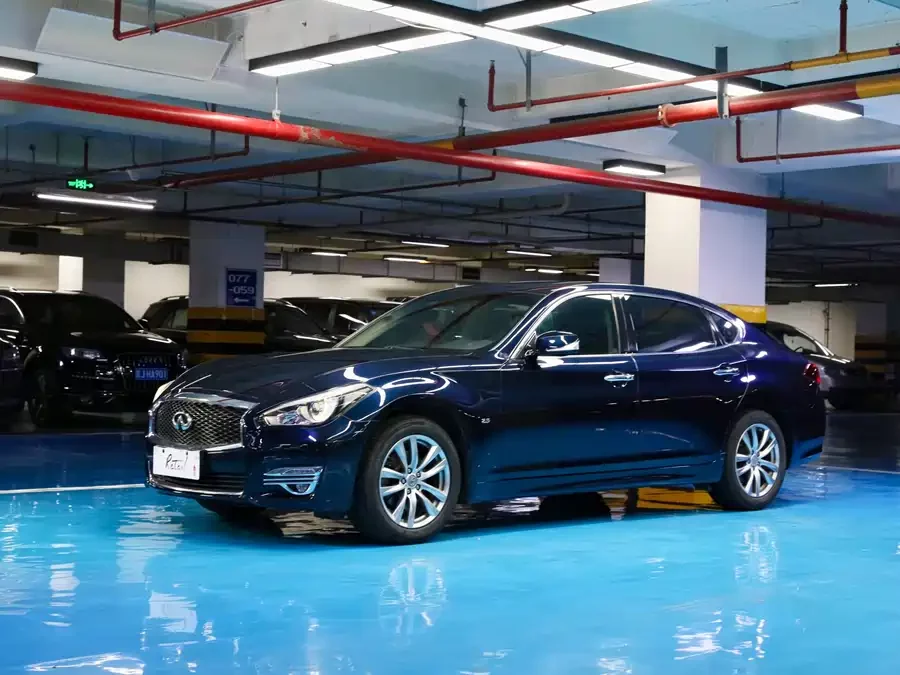 Infiniti Q70