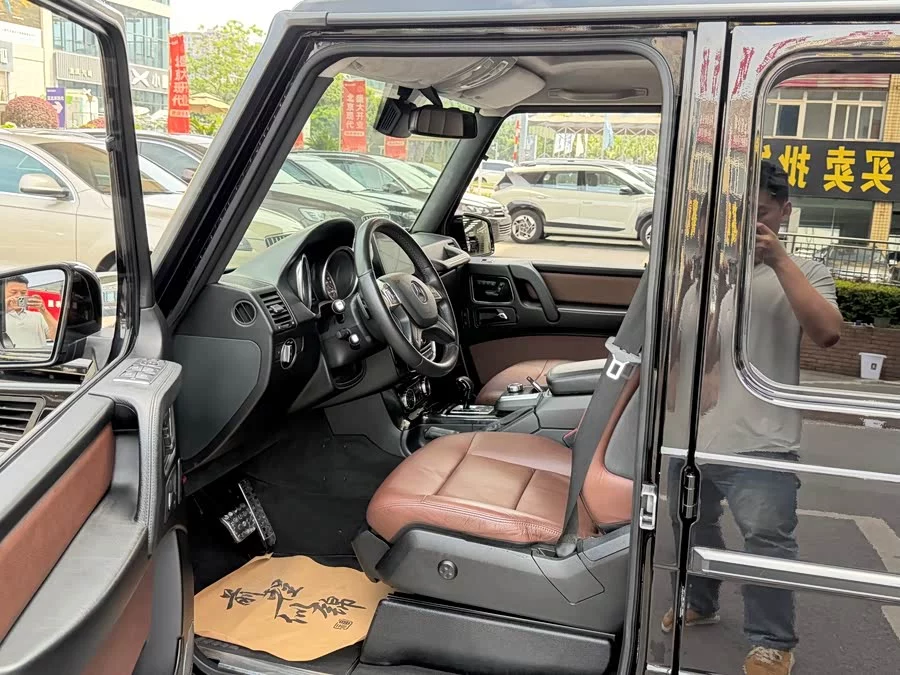 Mercedes Benz G-rated