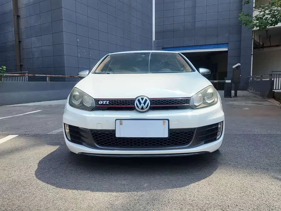 Volkswagen Golf GTI