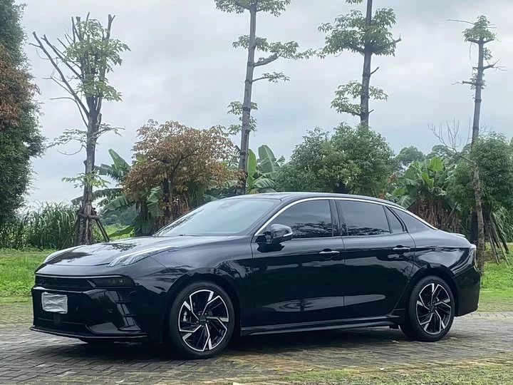 Lynk & Co 03