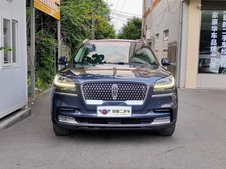 Lincoln aviator