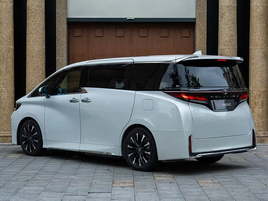 Toyota Crown Vellfire