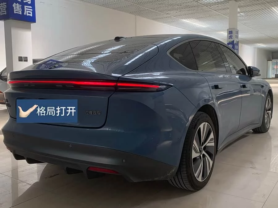 NIO ET5